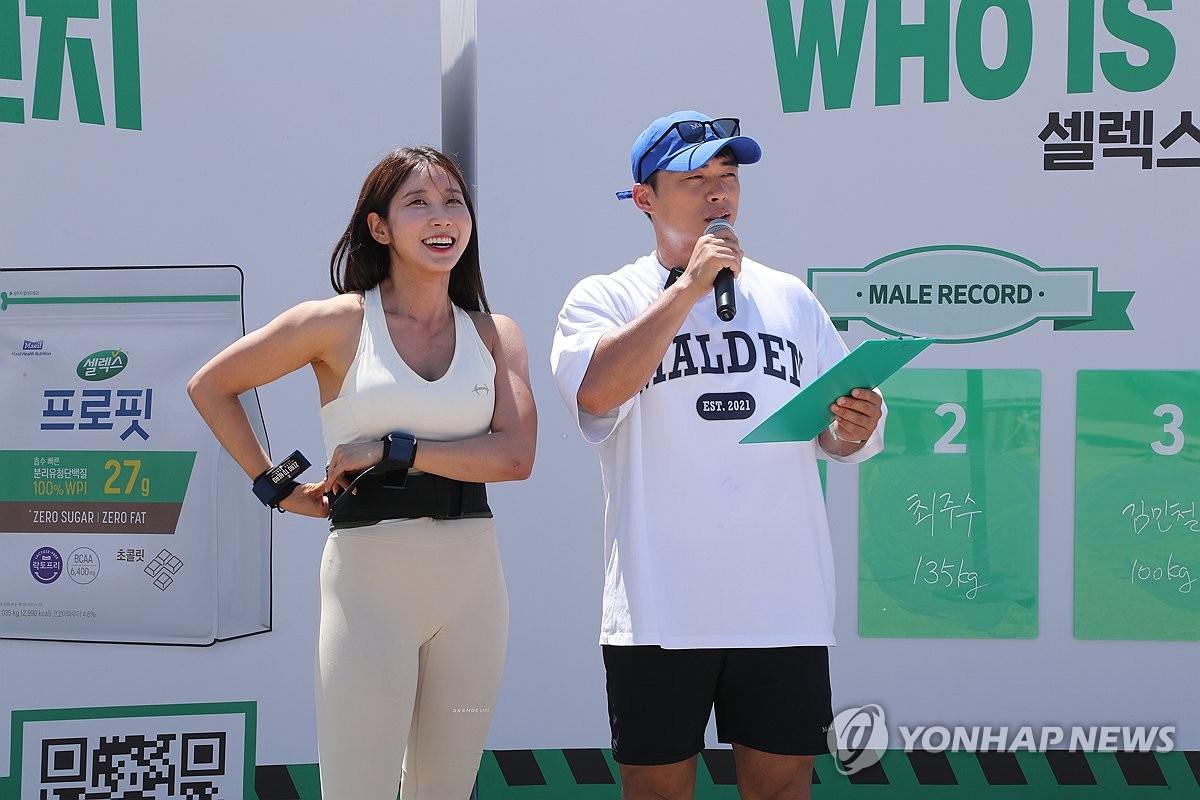 강릉 강문해변에 뜬 운동 인플루언서