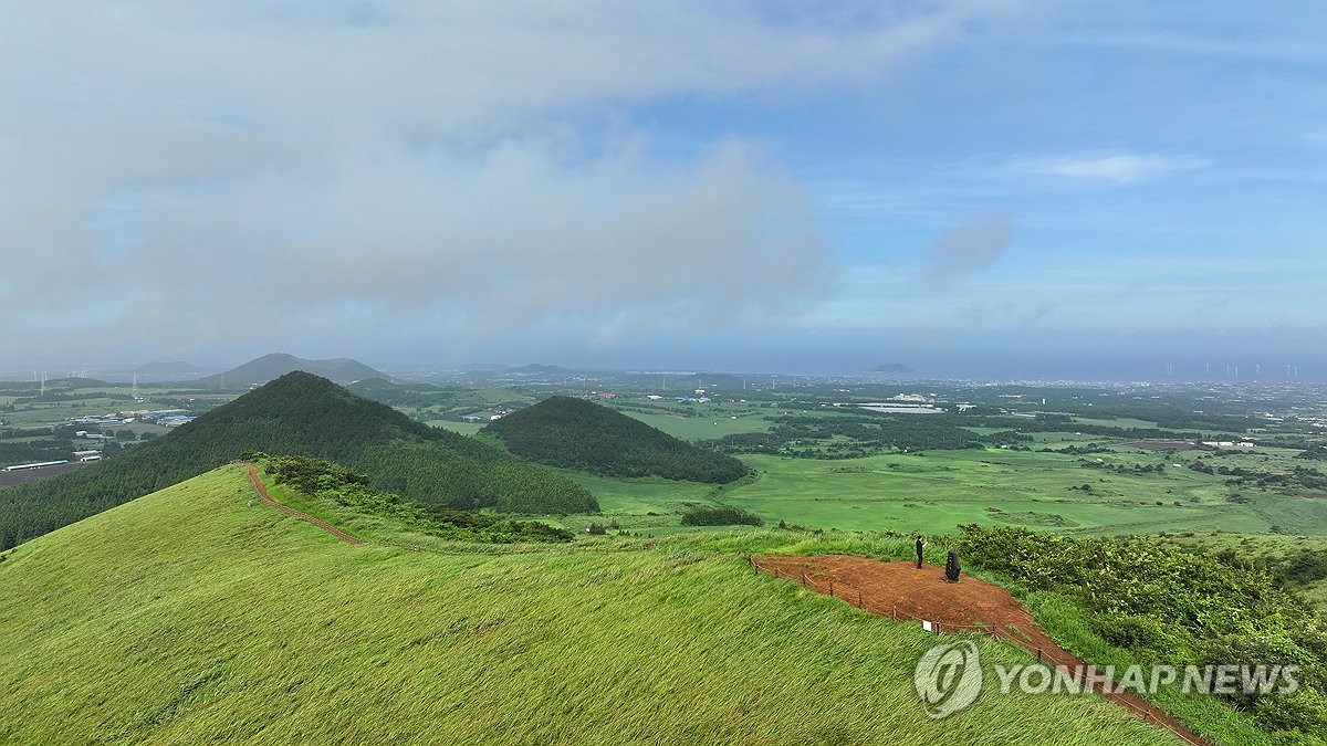 태풍이 지나간 뒤 새별오름