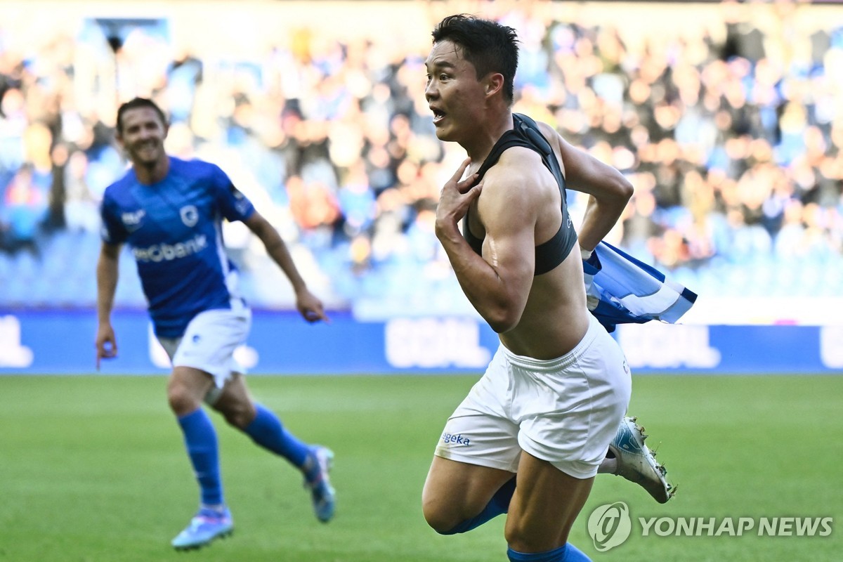 오현규, 극장골 포함 멀티골 '원맨쇼'…헹크 2-1 역전승 앞장서