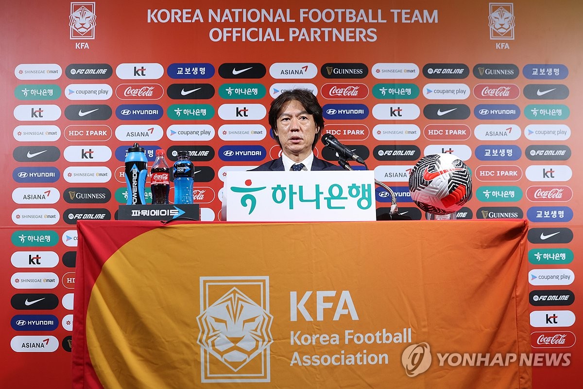 월드컵 3차 예선 대표팀 명단 발표하는 홍명보 감독