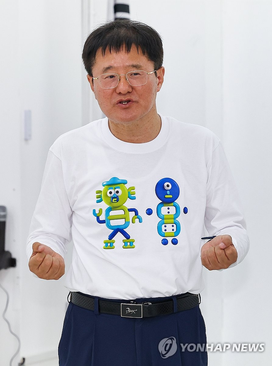 한글 로봇 훈민이와 정음이, 세계로
