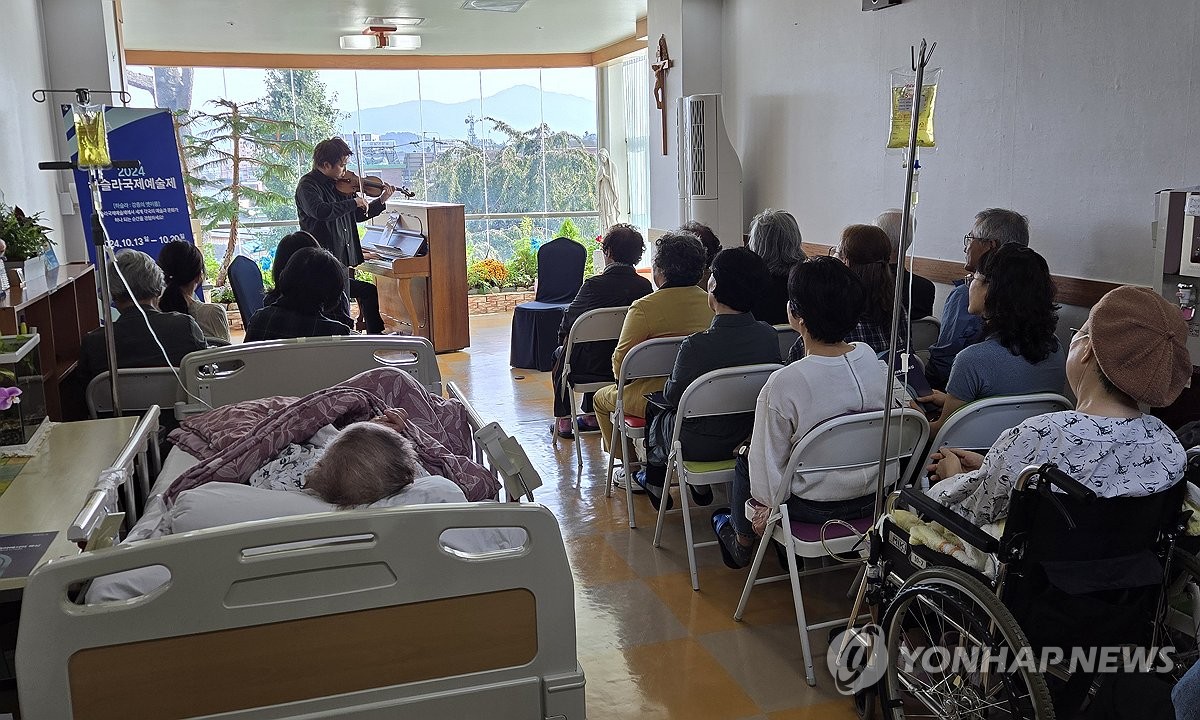 호스피스 병원에서 열린 아웃리치 공연