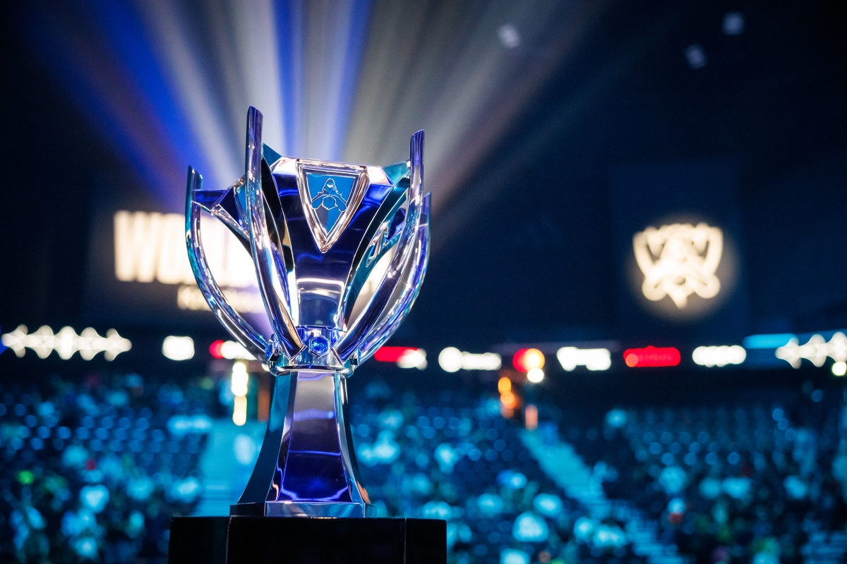 디펜딩 챔피언 T1, 젠지 꺾고 3연속 월드 챔피언십 결승 진출