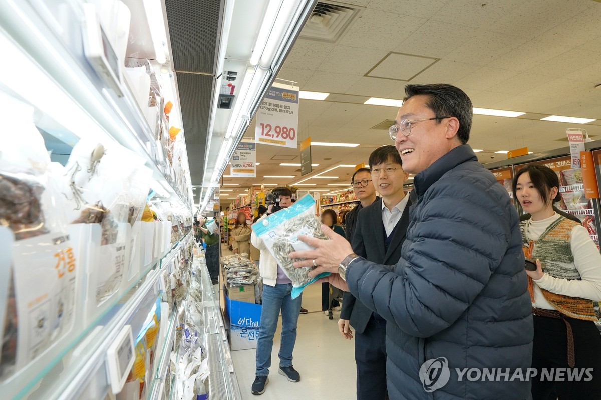 김장재료 물가·수급 상황 점검하는 강도형 장관