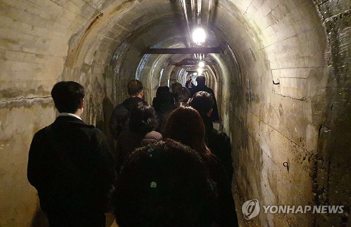 사도광산 갱도 찾은 한국인 희생자 유족들