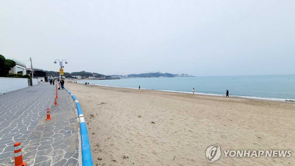 깎이고 패인 부산 임랑해수욕장 340억원 들여 제 기능 찾는다