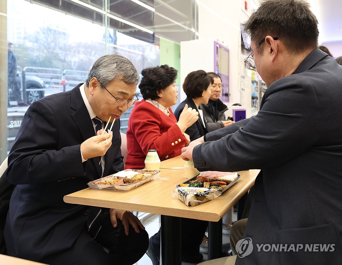 정근식 서울시교육감, 서울꿈나무카드 사용 현장 방문
