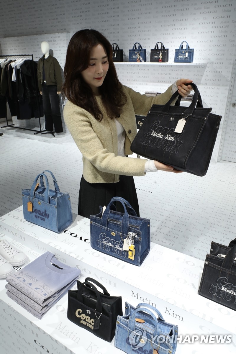 롯데백화점, 코치 마뗑킴팝업행사 선봬