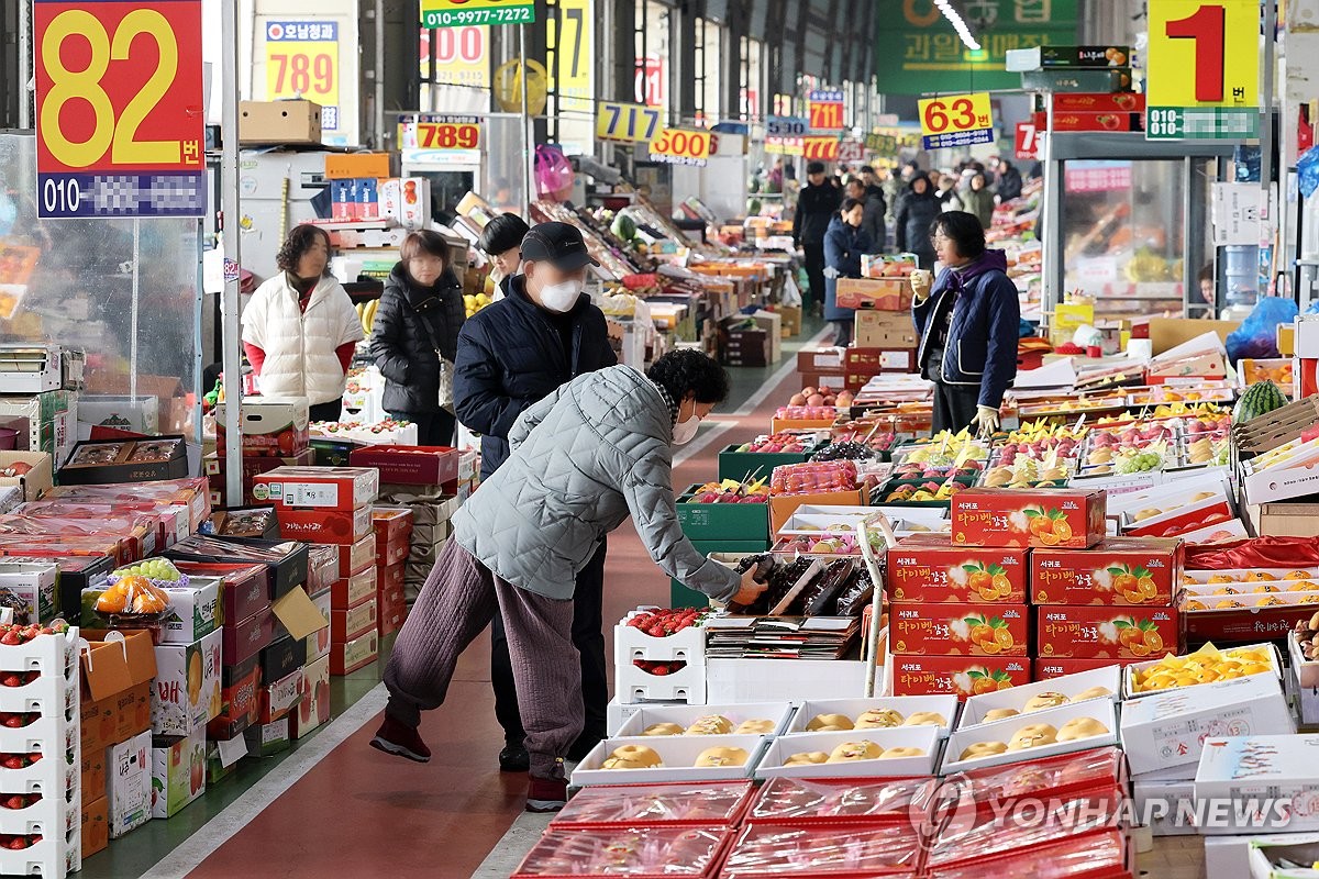 설 명절 앞둔 청과물시장