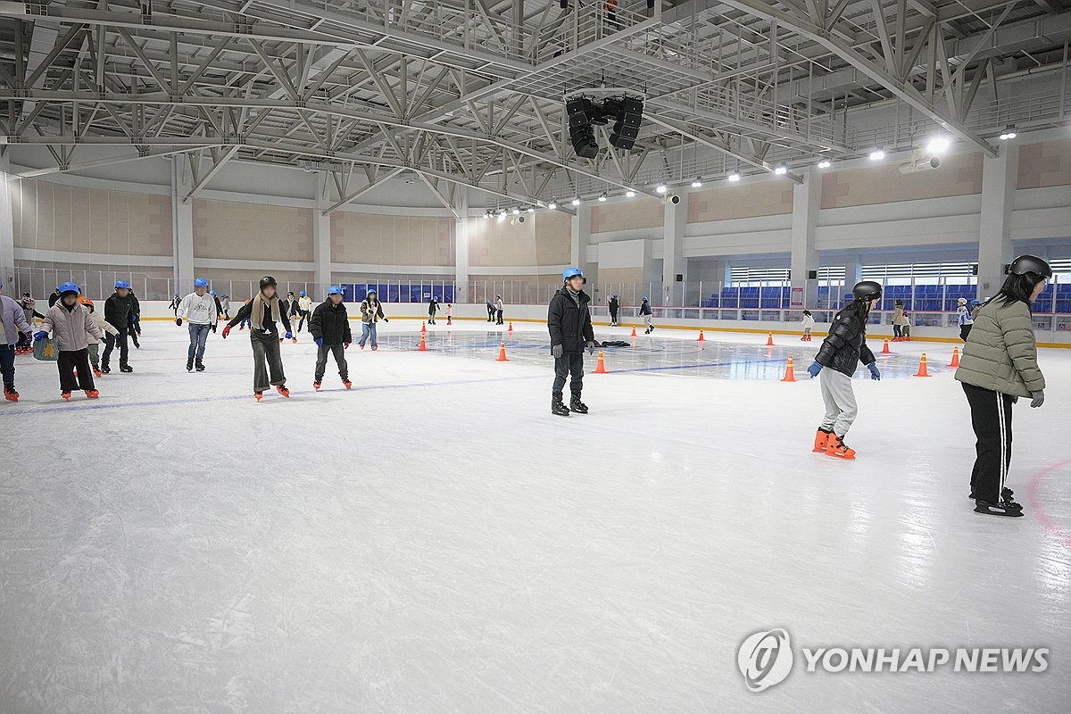 세종 반다비 빙상장 개장 한달반 만에 2만3천명 찾아
