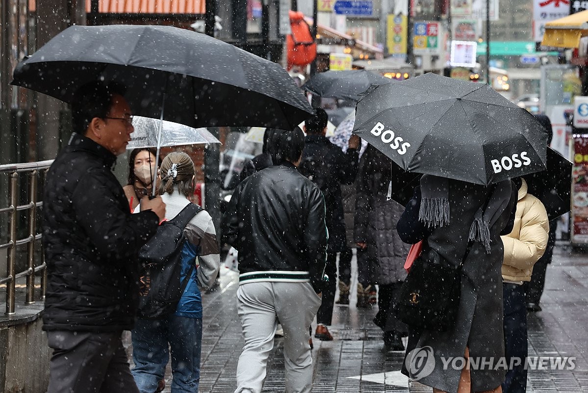 눈 내리는 서울 명동