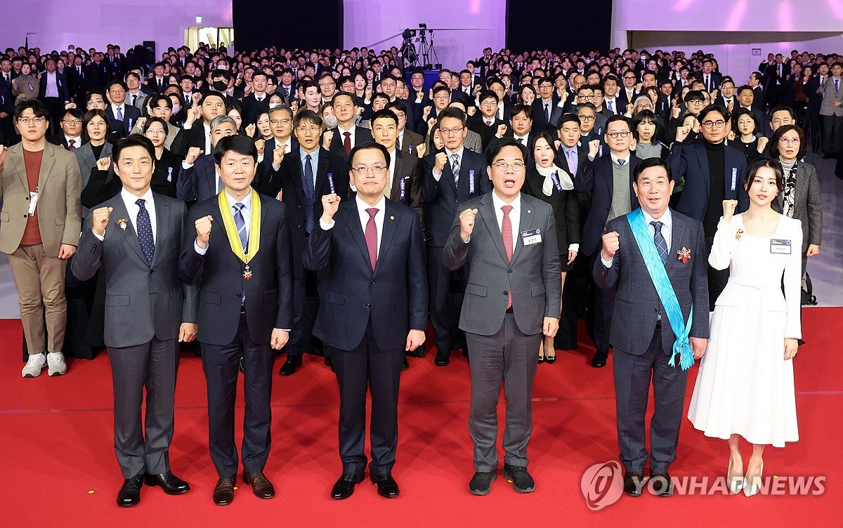 최상목 권한대행, 납세자의 날 기념촬영