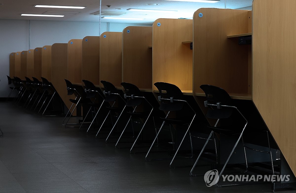 인적 드문 의과대학 자율학습실