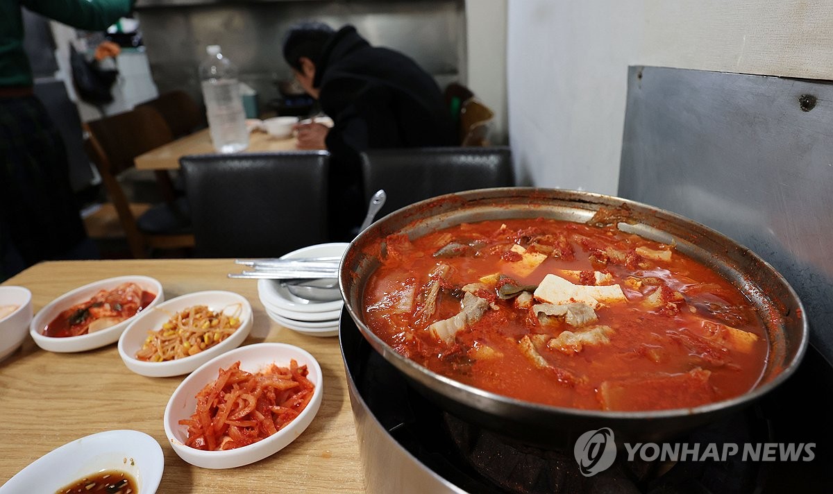 서울 김치찌개 백반 평균 8천500원으로 상승
