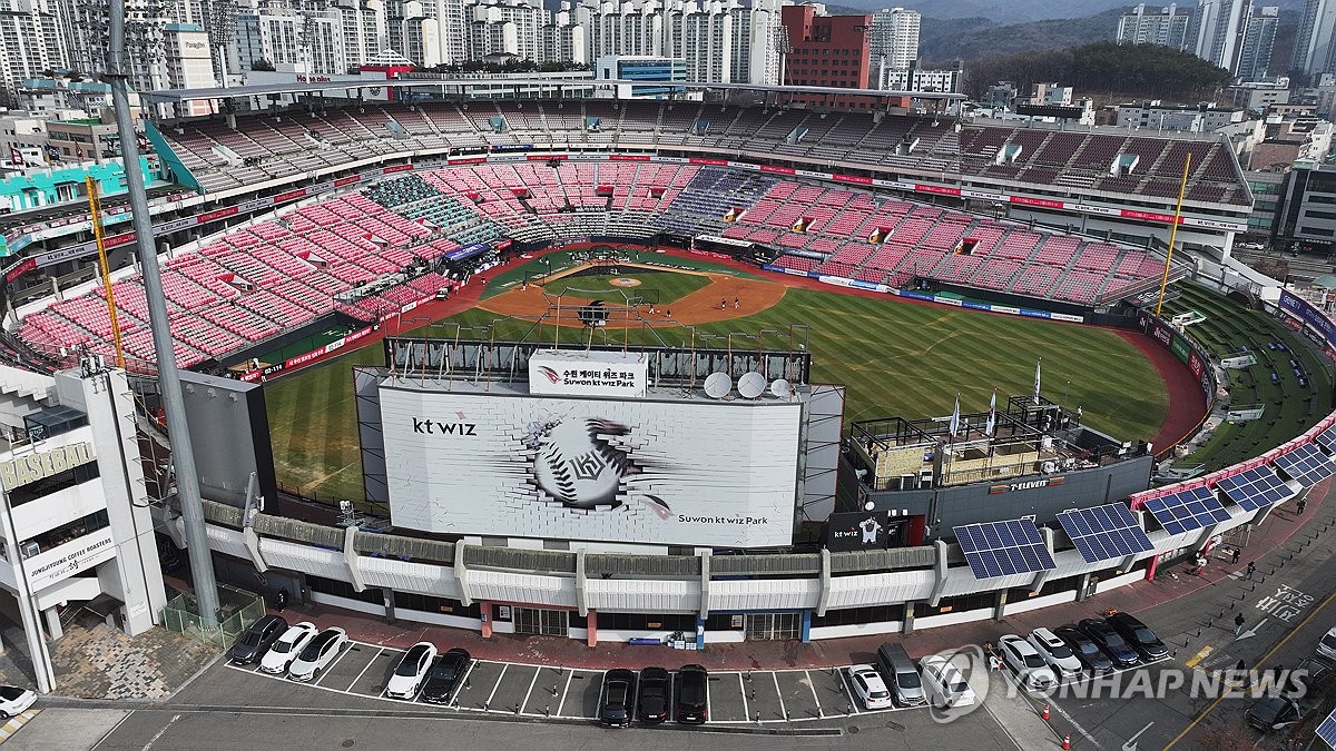 프로야구 개막 사흘 앞으로, 관중의 함성으로 채워질 수원 kt위즈파크