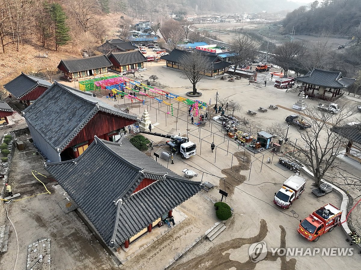 또다시 불길이 천년고찰 대전사 위협…승려까지 방어에 사활(종합)