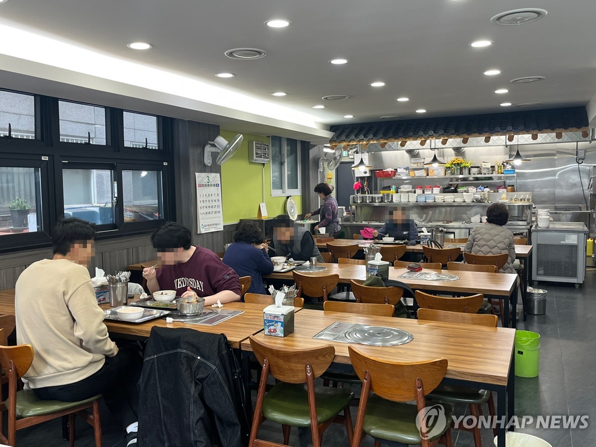 [샷!] 1천원 학식과 42만원 한끼