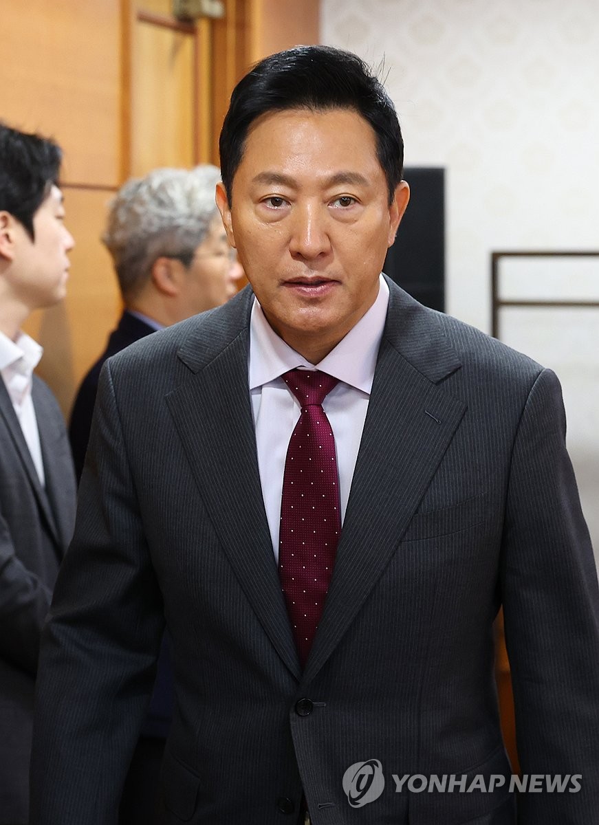 회의 참석하는 오세훈 시장