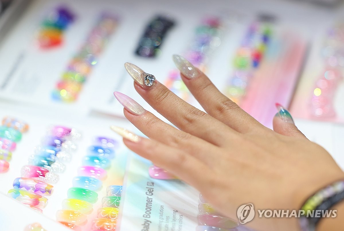 봉숭아물 대신 반짝반짝 네일 용품