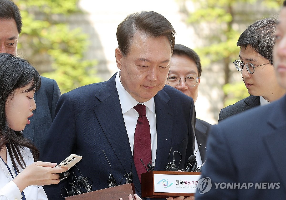 윤 전 대통령, 3차 공판 출석