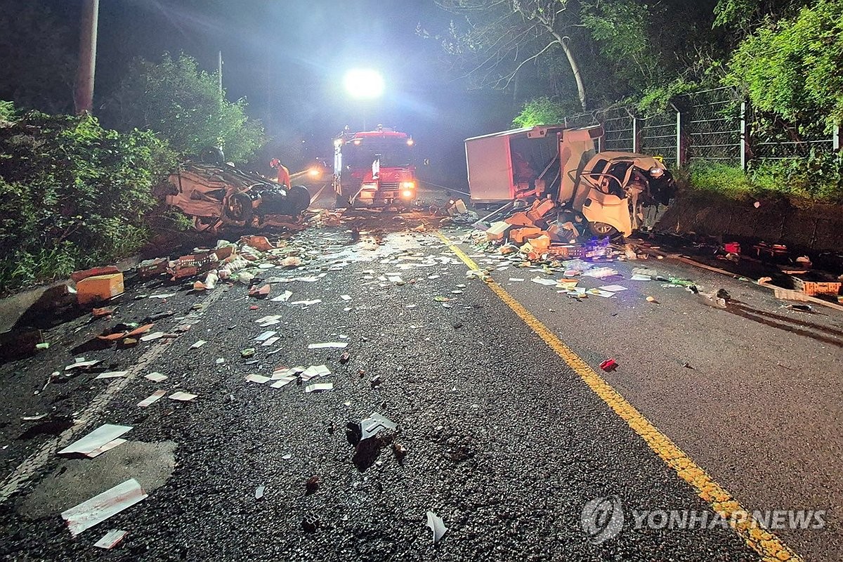 중앙선 침범 정면충돌 사고로 운전자 2명 사망