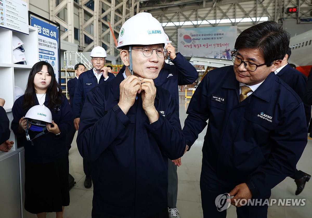 김문수 후보, 항공정비업체 현장방문