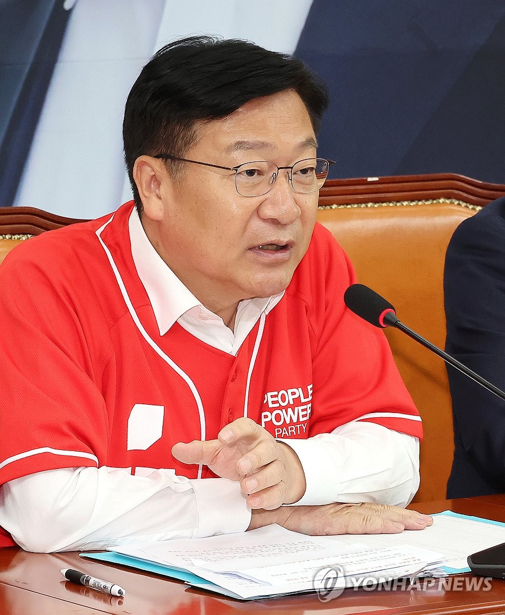 브리핑 하는 정점식 클린선거본부장