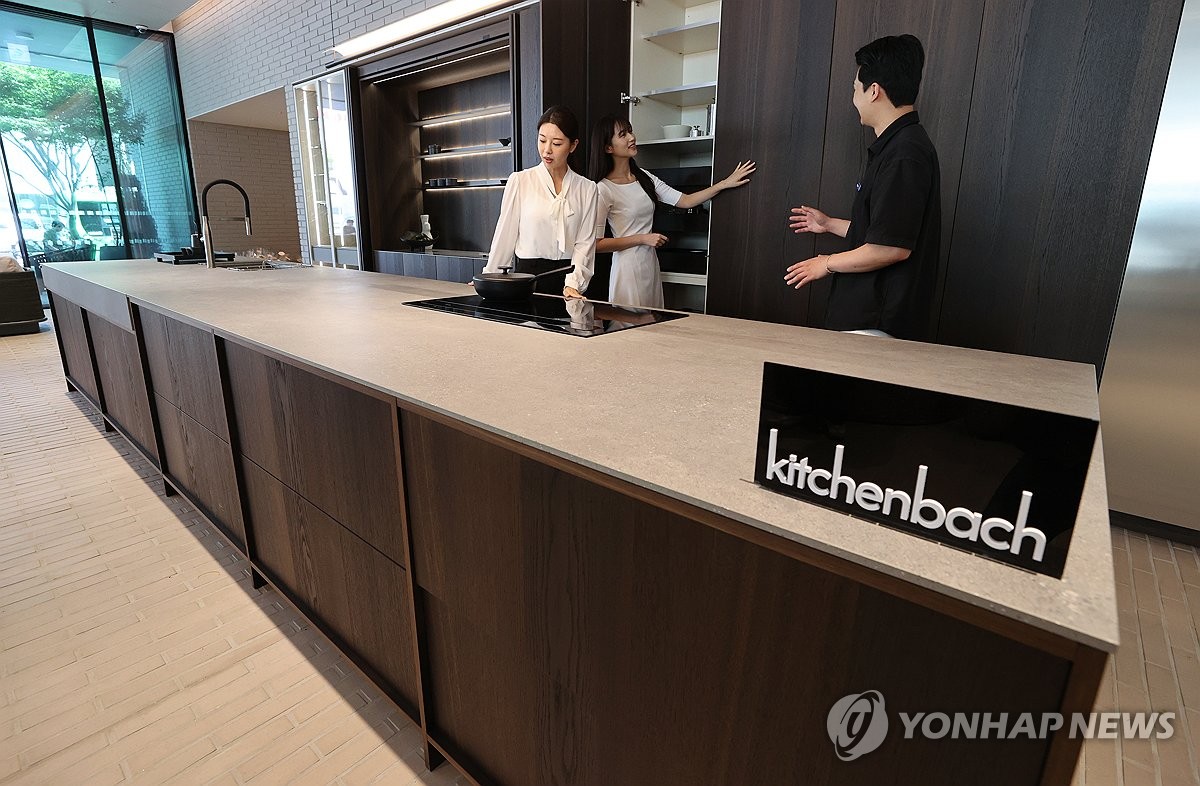 한샘 플래그십 논현에 전시된 키친바흐 신제품