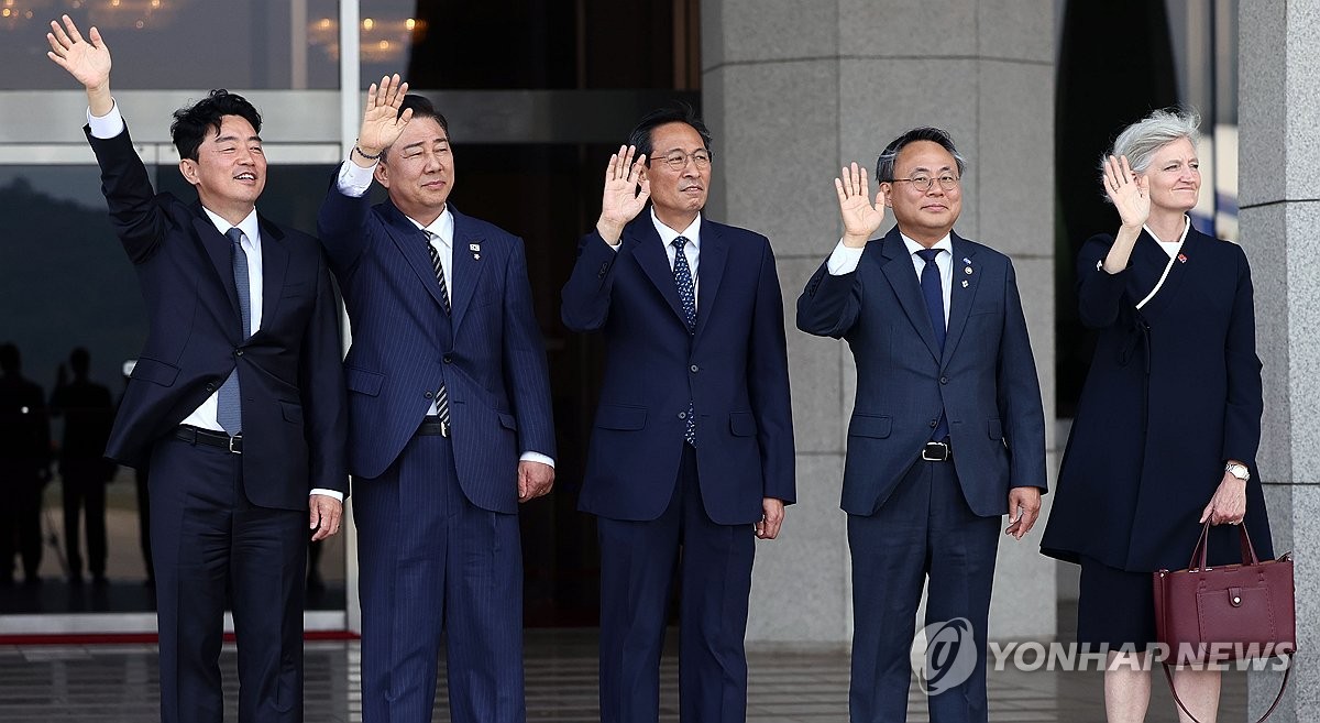이재명 대통령, '첫 순방' G7 정상회의 참석 출국