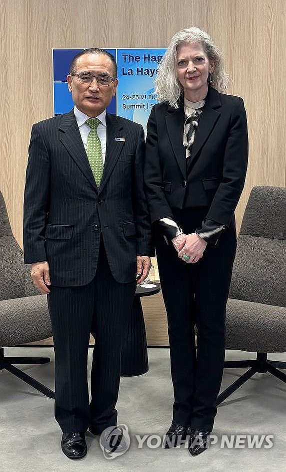 위성락 안보실장, 후커 미 국무차관 접견