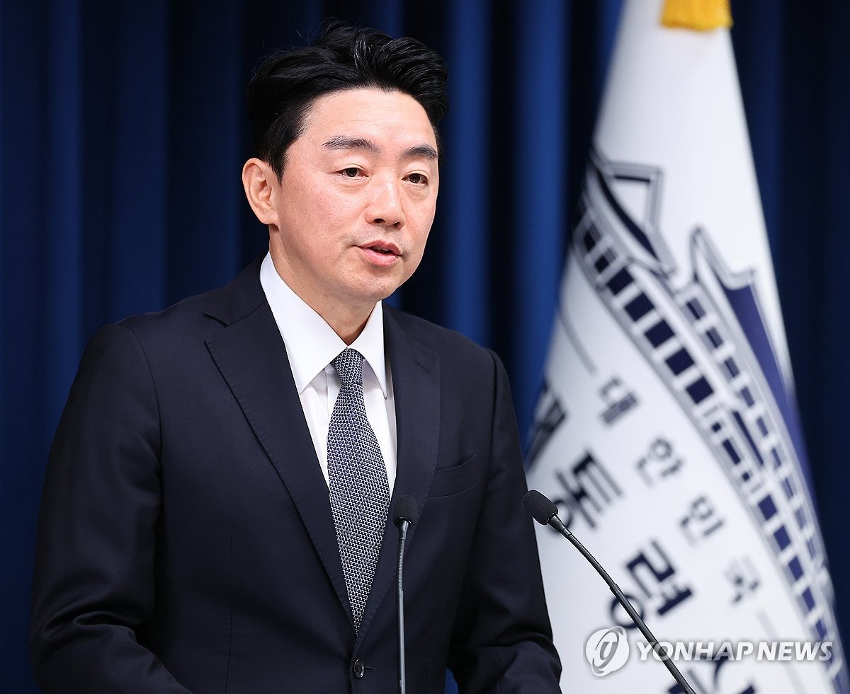 청년 주간 행사 관련 브리핑하는 강훈식 비서실장