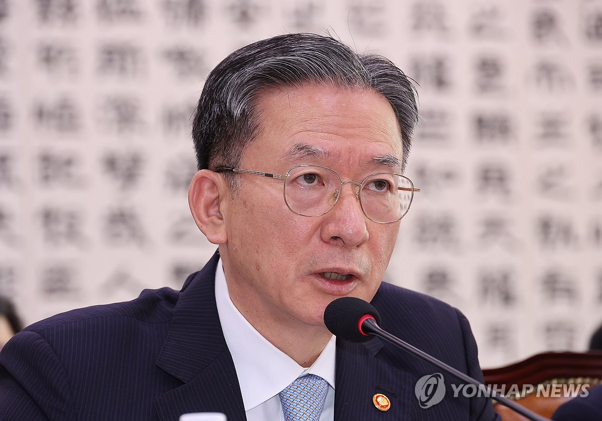 답변하는 정성호 법무부 장관