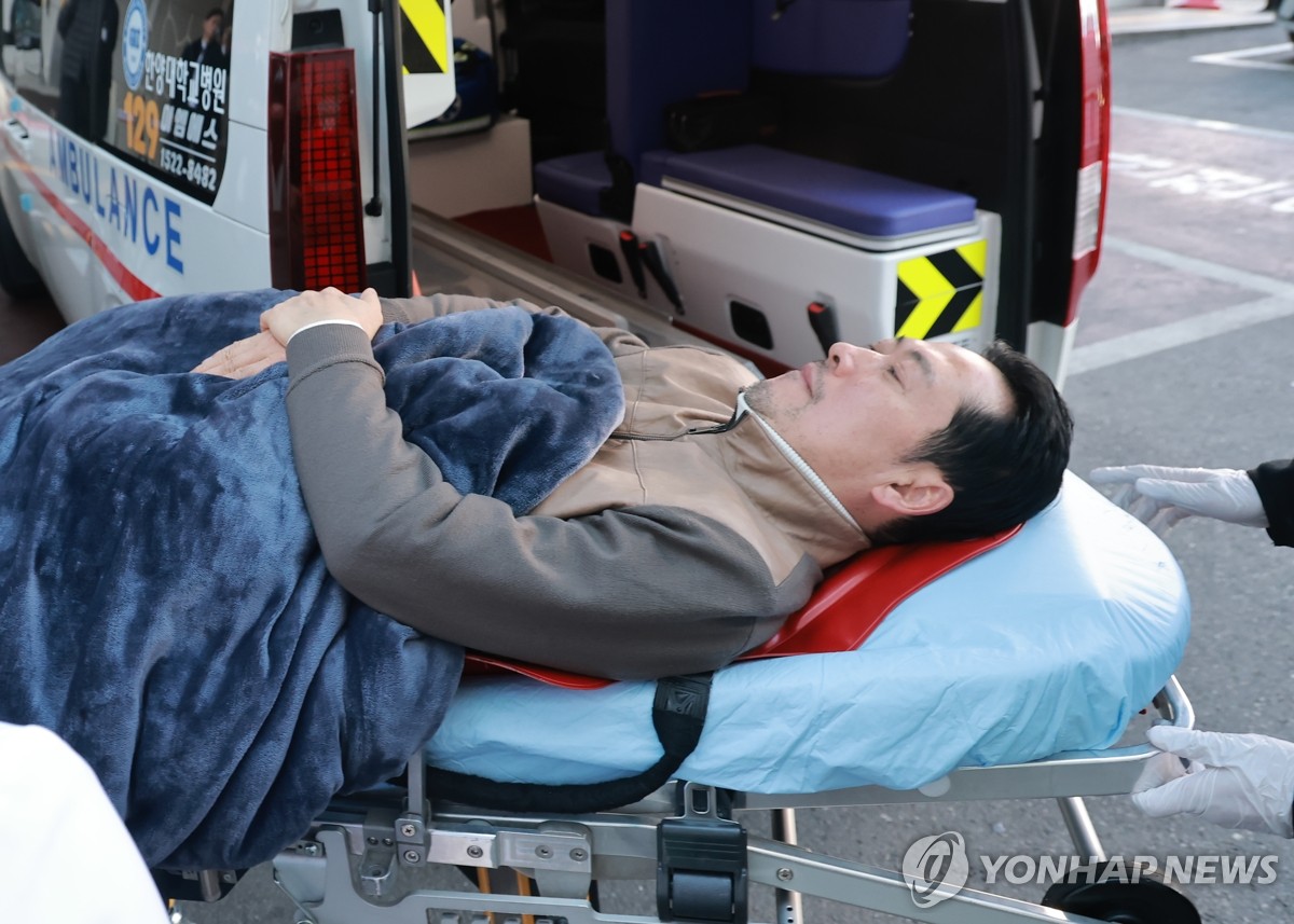 병원 도착한 장동혁 대표