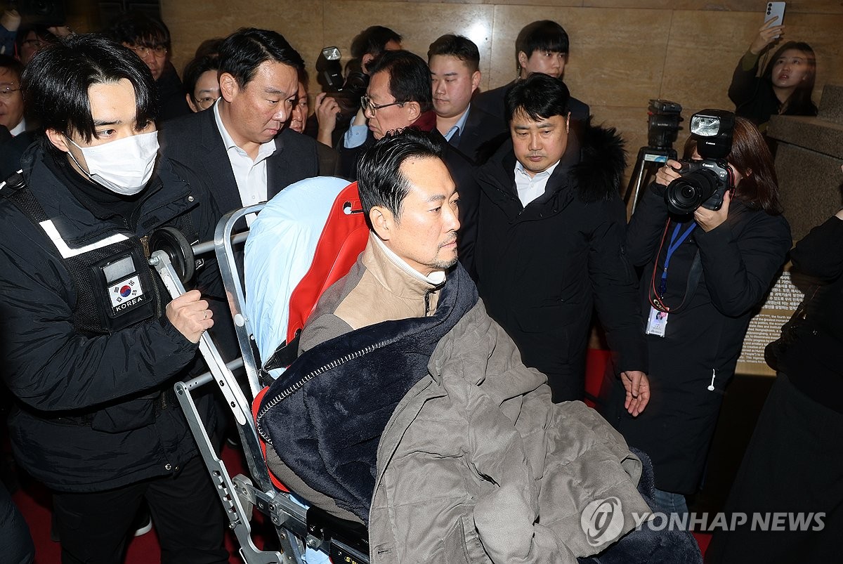 [속보] 장동혁 "더 큰 싸움 위해 단식 중단"…단식 8일째 병원 이송