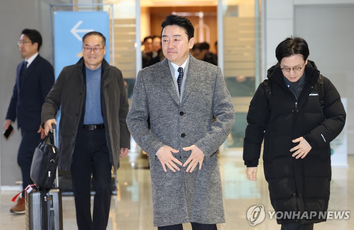 [속보] 강훈식, 캐나다로 출국…잠수함 사업 등 방산협력 논의