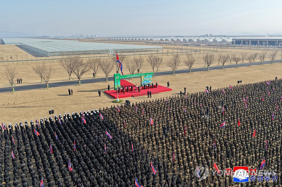 김정은, 신의주 온실종합농장 준공식 참석