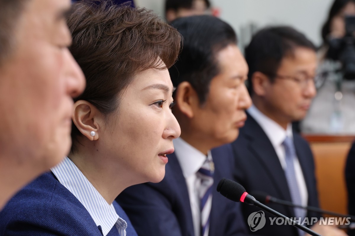 최고위원회의에서 발언하는 이언주 최고위원