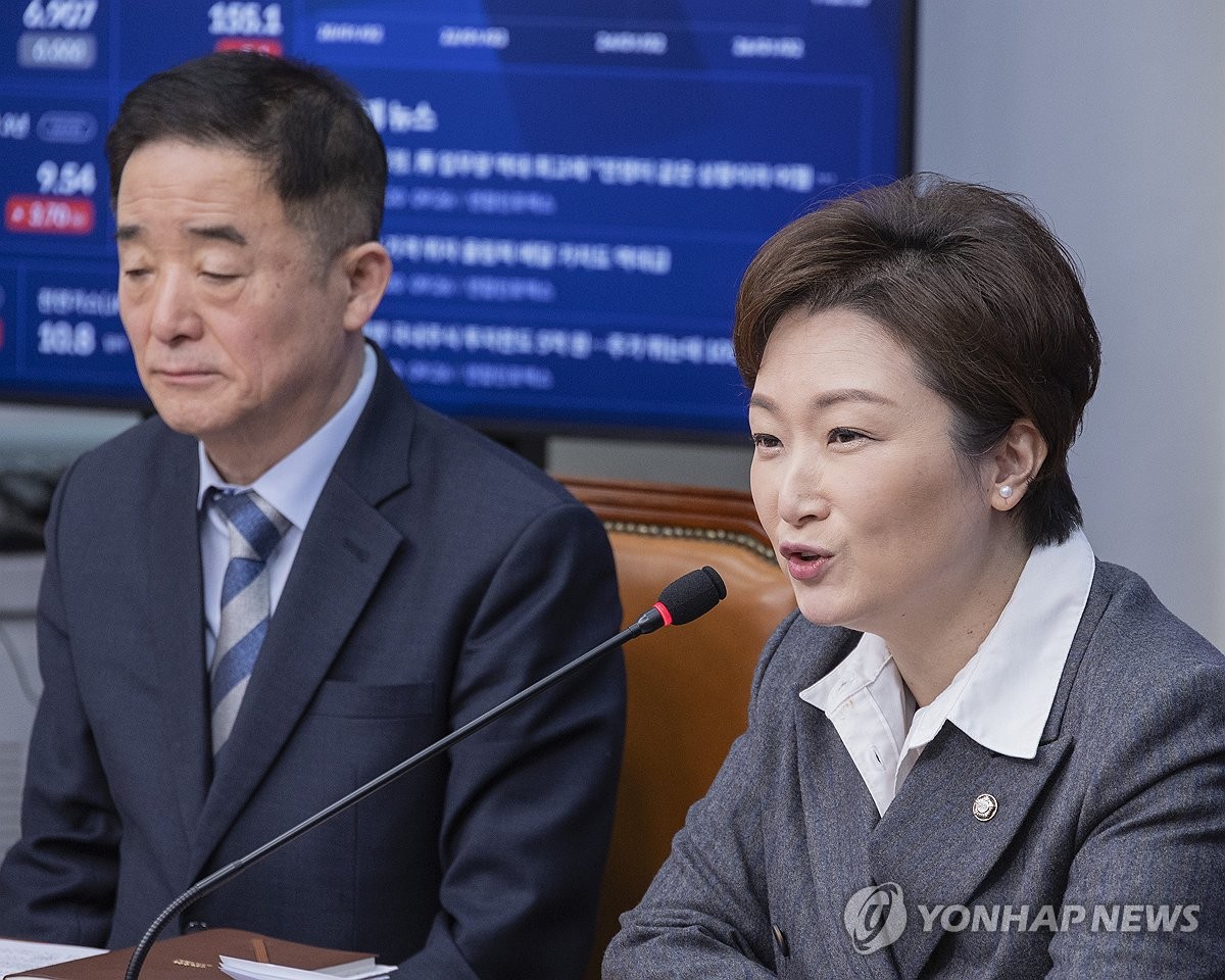 최고위원회의에서 발언하는 이언주 최고위원