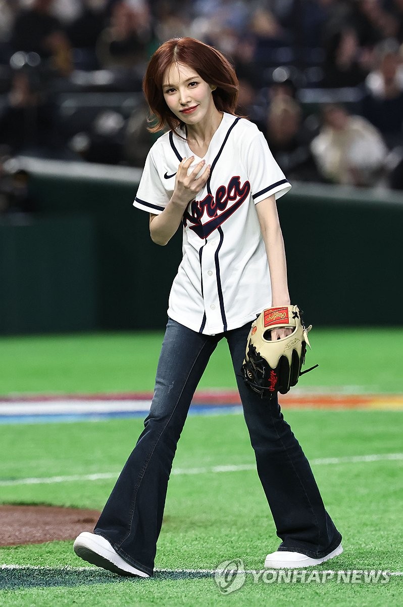 WBC 한국-체코전 시구하는 웬디