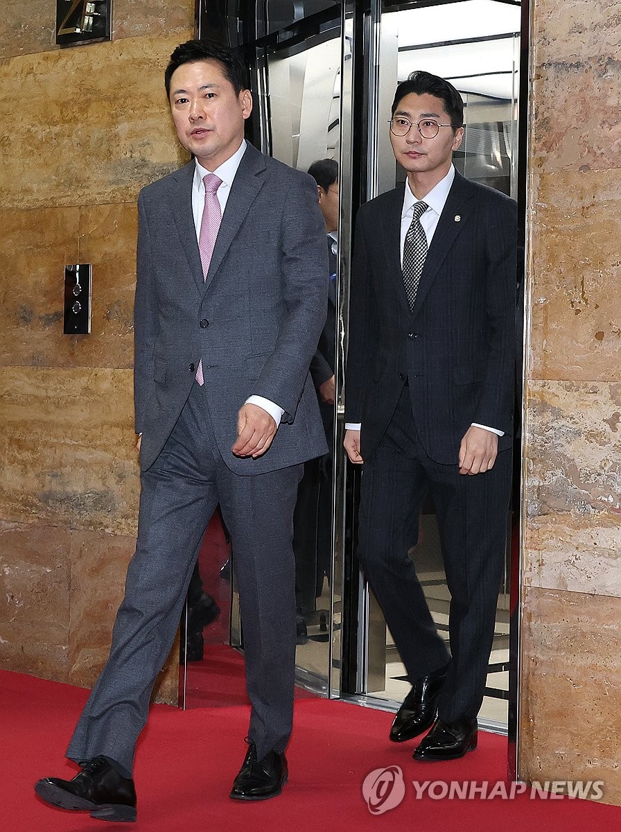 출근하는 장동혁 대표 관련자료 2