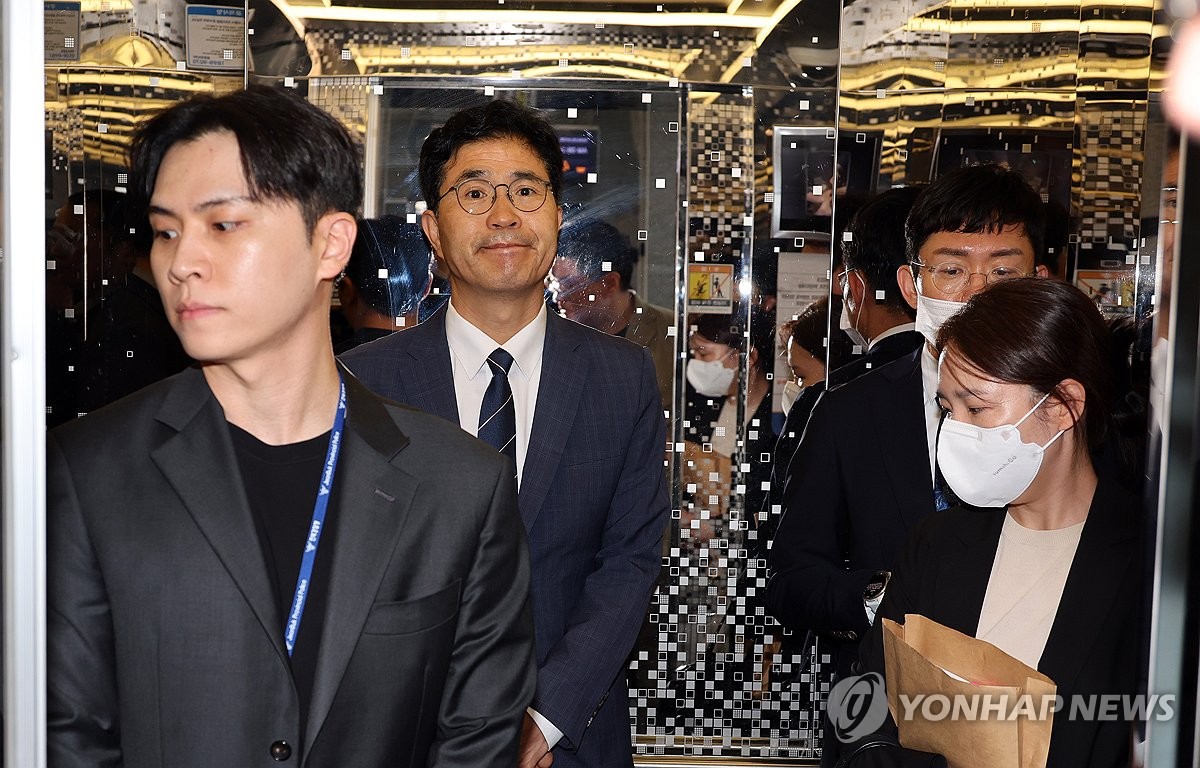 '공직선거법 위반 혐의', 이원택 전북도지사후보 경찰 출석