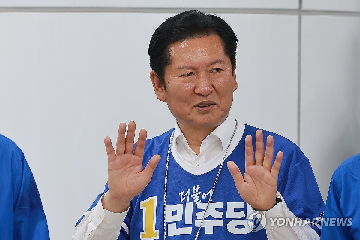 장승배기역에서 류삼영 후보 유세 지원하는 정청래 대표