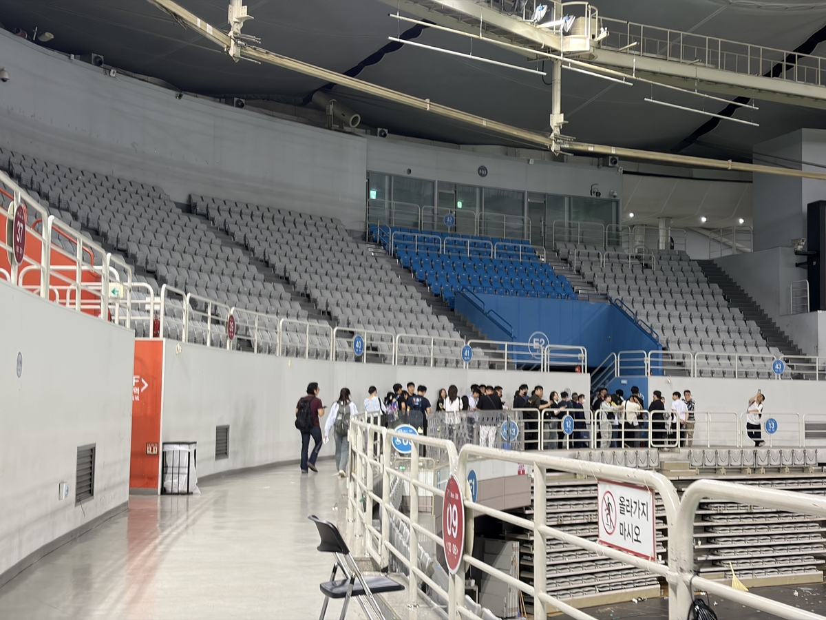 잠실투표소 이어 '개표소 봉쇄'…시위 규모 2천명까지 늘어(종합)