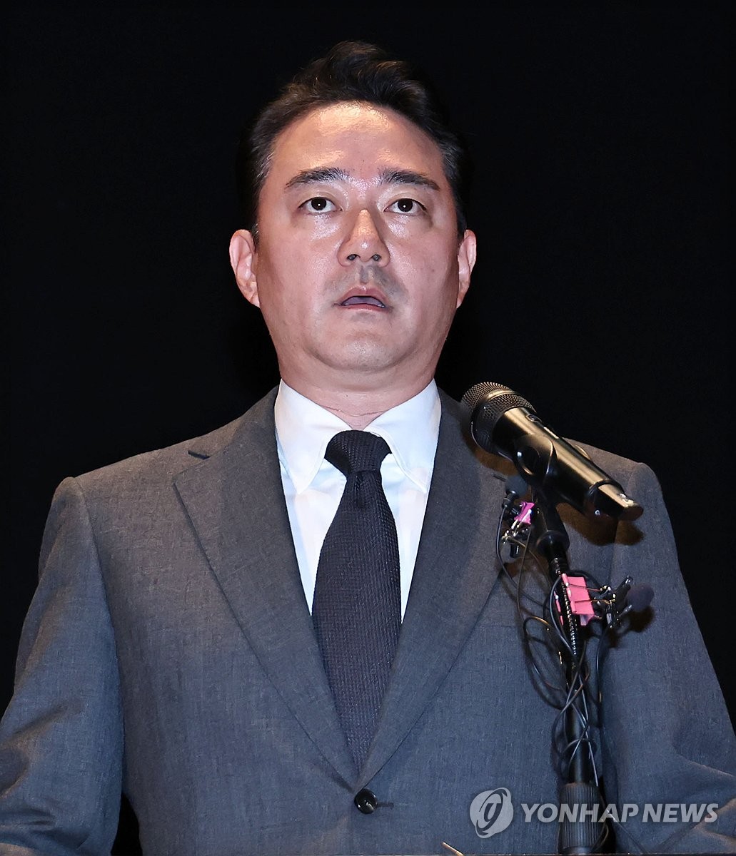 JTBC 등 회생 신청 관련 기자회견 하는 홍정도 부회장