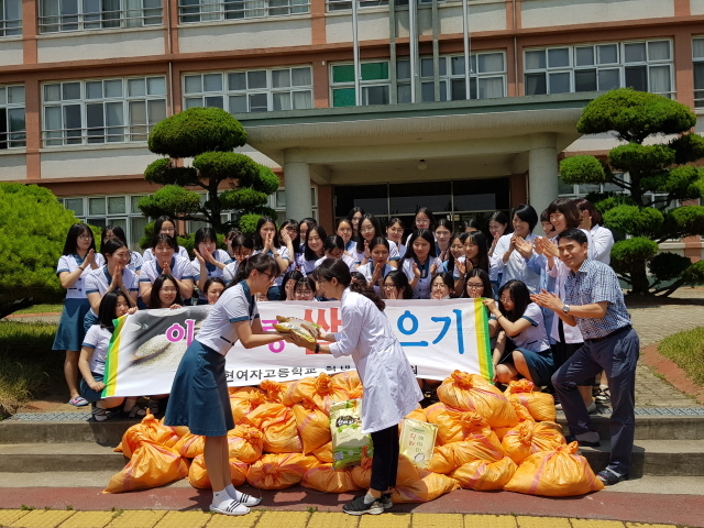 삼현여고 학생회, 방문건강관리사업 대상자에 ‘사랑의 쌀’ 전달