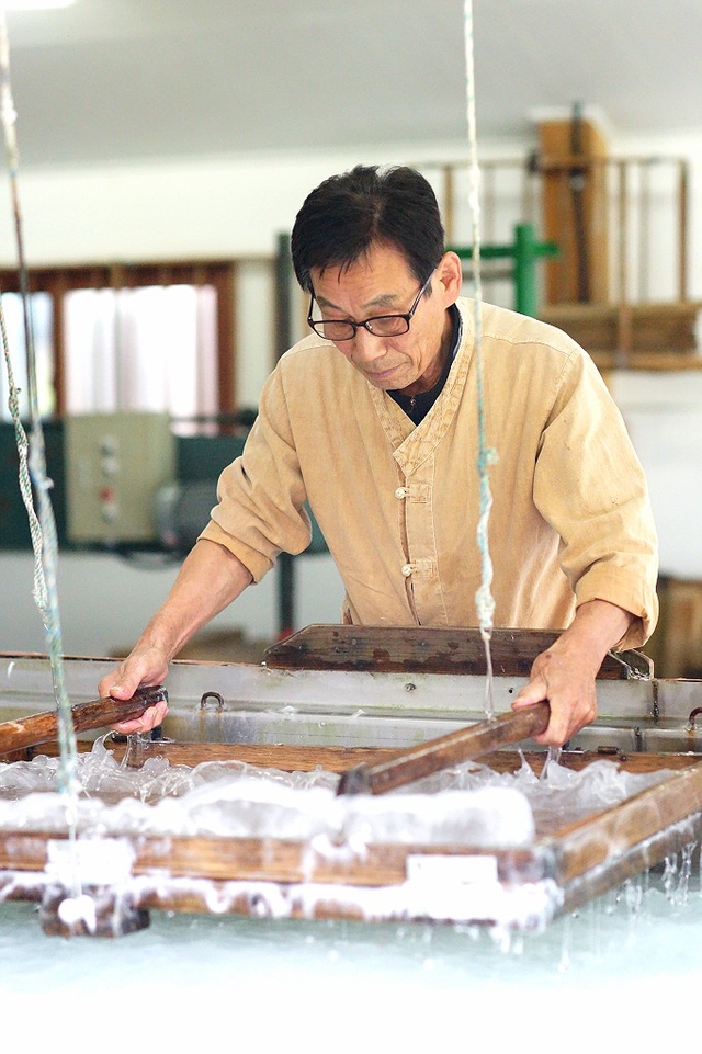 한지의 발상지 완주한지의 ‘천년의 맥’ 잇는 김한섭 장인