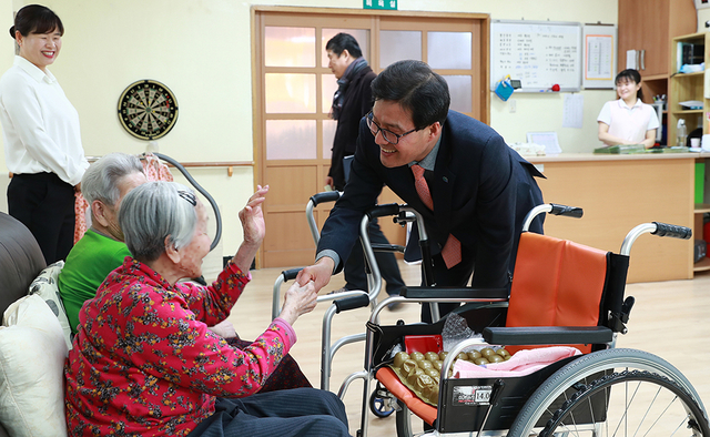 사회복지시설·전통시장 찾은 류태호 태백시장