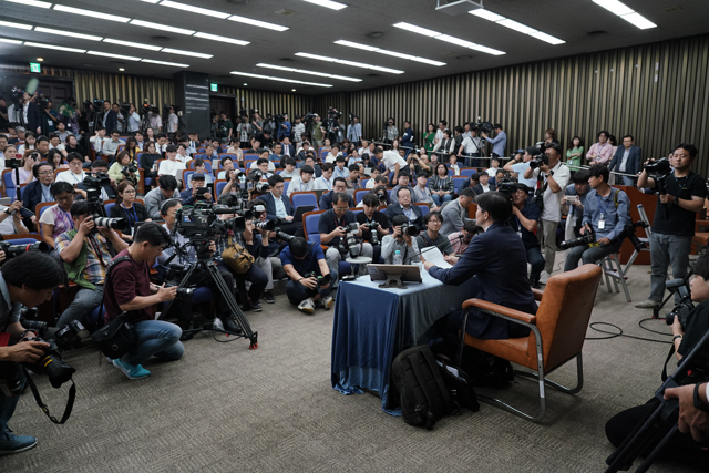 'ê¸ìì  ì¶ì  ê°íê°'ë¤ì ëí ê²½ê³ ?