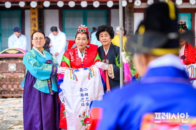 연지곤지 찍던 날 …  남해에서 황혼의 혼례식