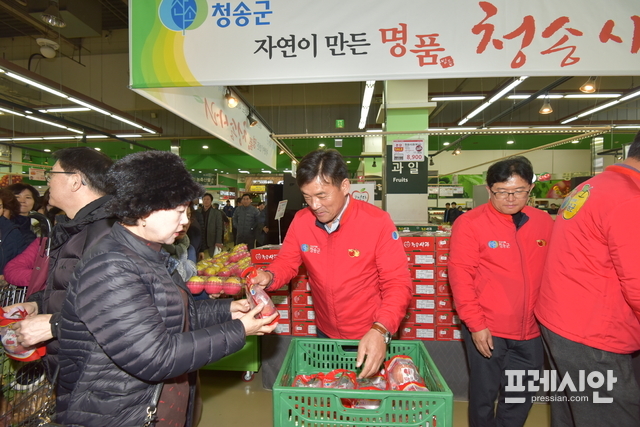 윤경희 청송군수, 청송사과 유통정책 돋보여
